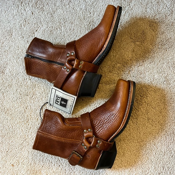 Frye Shoes - NEW FRYE VTG harness caramel zipper boots 8 1/2